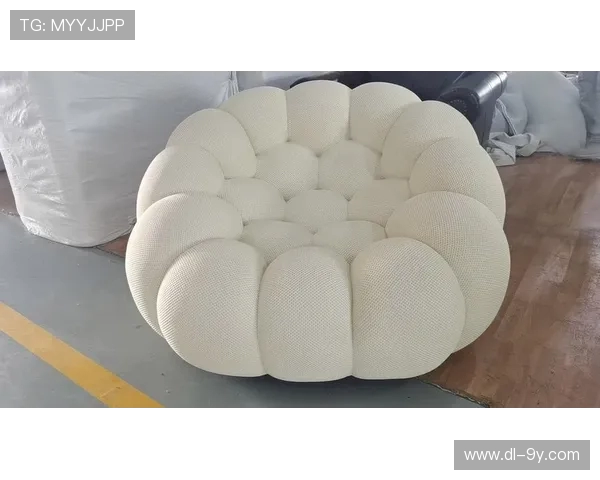 创意足球沙发可折叠设计让休闲与运动完美融合打造多功能家居新体验